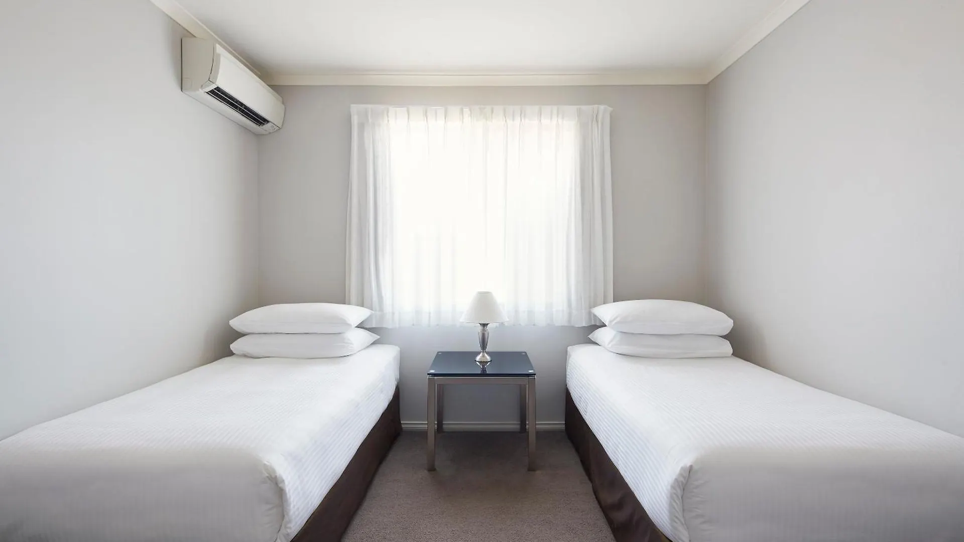 Pinnacle Apartments Canberra Aparthotel
