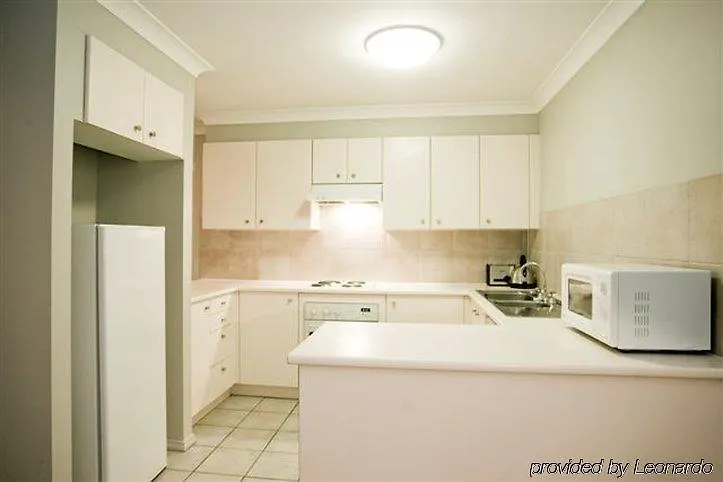 Pinnacle Apartments Canberra 4*,