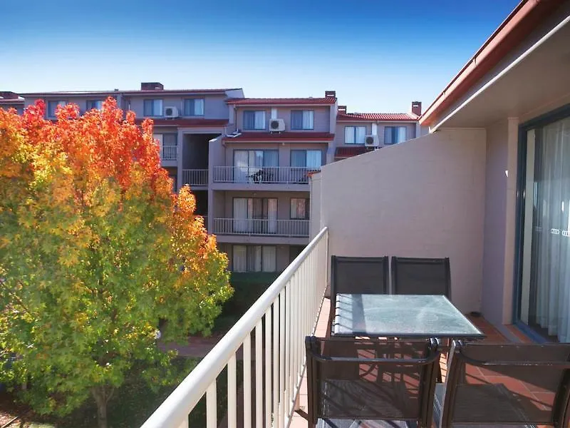 Pinnacle Apartments Canberra Aparthotel