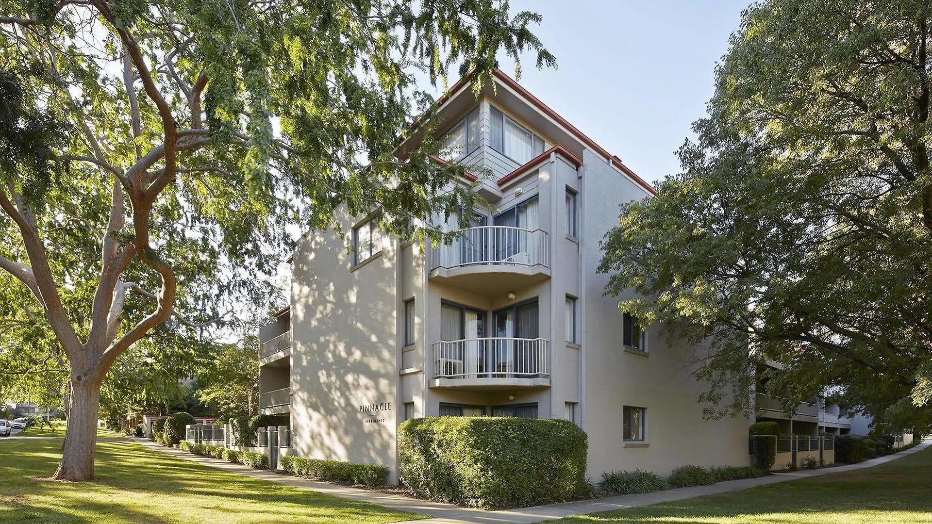 Pinnacle Apartments Canberra Aparthotel