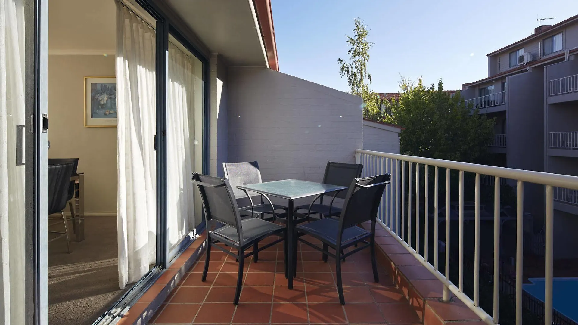 Pinnacle Apartments Canberra 4*,