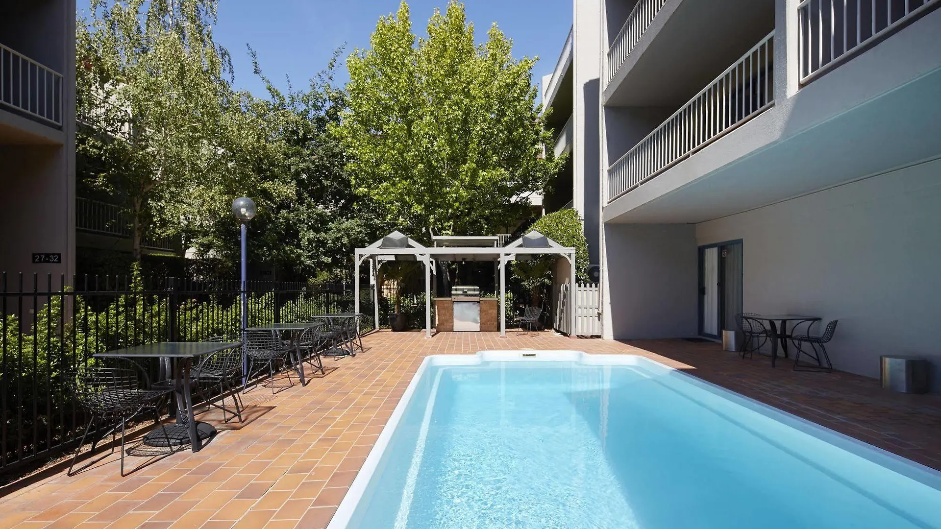 **** Aparthotel Pinnacle Apartments Canberra Australia