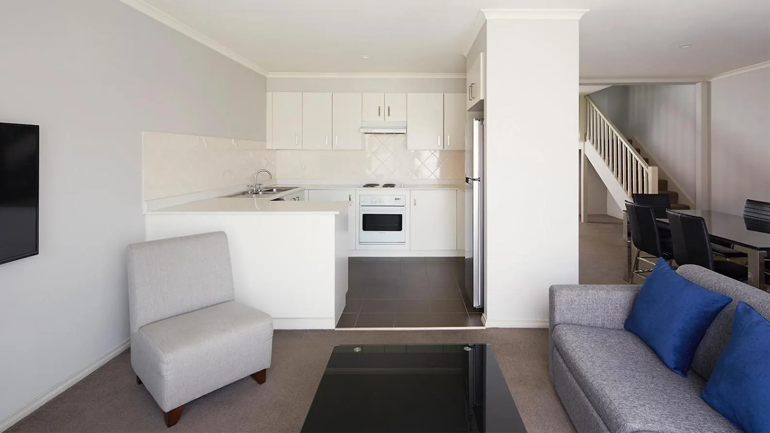 קנברה Pinnacle Apartments מלון דירות