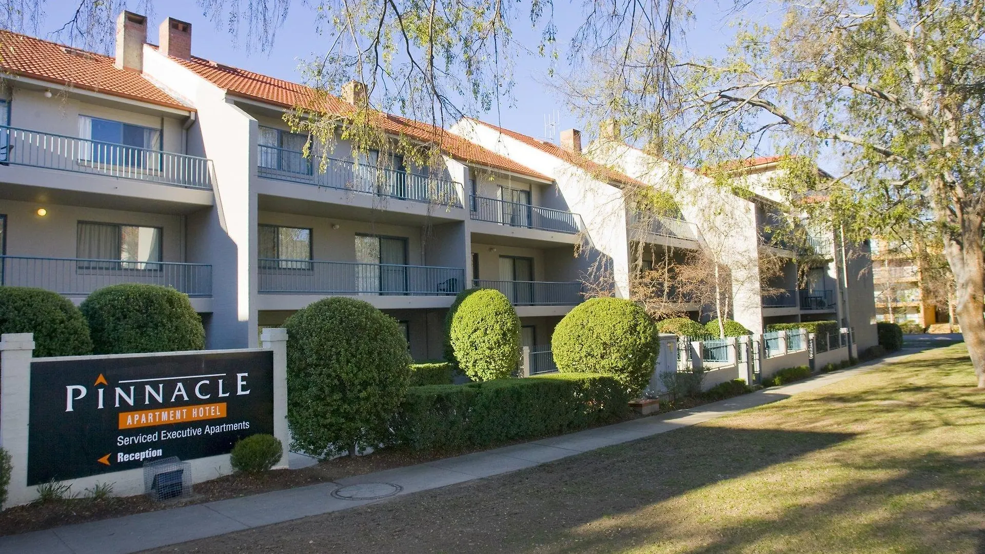 קנברה Pinnacle Apartments 4*,