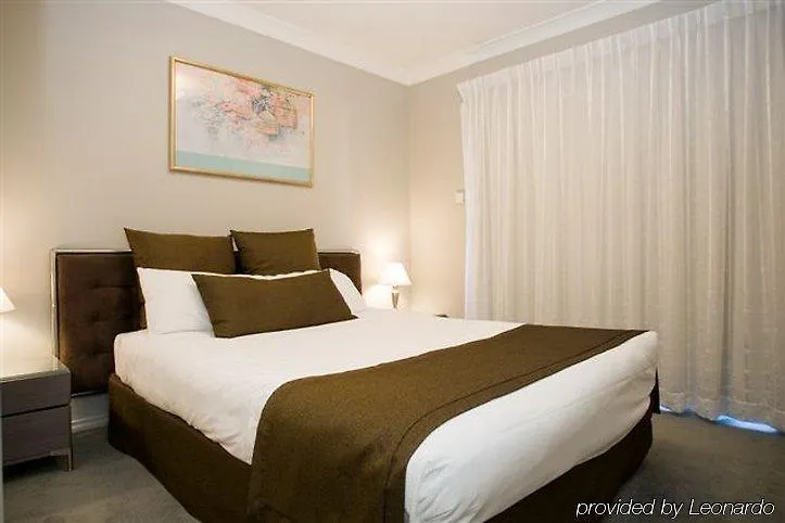 קנברה Pinnacle Apartments 4*,