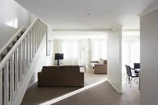 מלון דירות קנברה Pinnacle Apartments