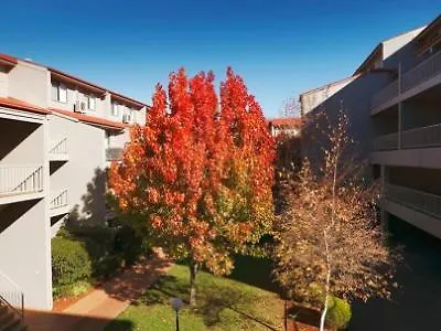 קנברה Pinnacle Apartments
