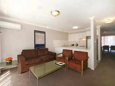 קנברה Pinnacle Apartments מלון דירות