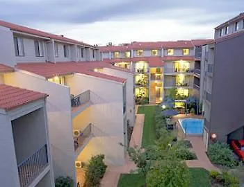 מלון דירות קנברה Pinnacle Apartments