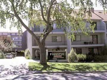 מלון דירות קנברה Pinnacle Apartments