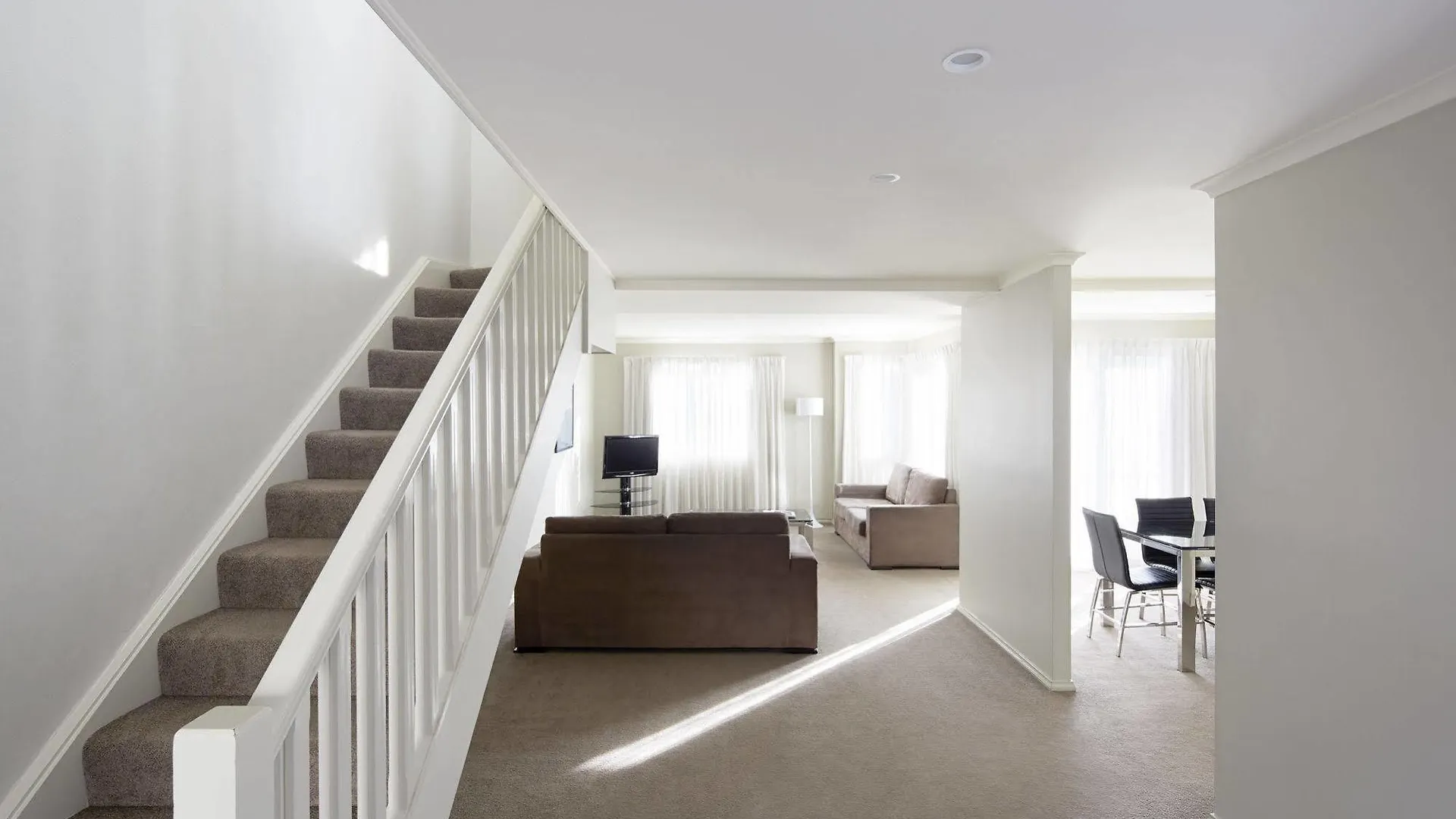 קנברה Pinnacle Apartments
