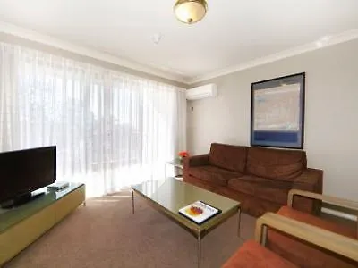 קנברה Pinnacle Apartments מלון דירות